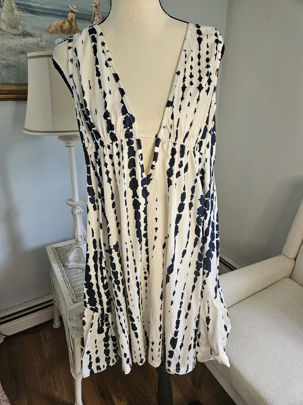 Cupshe White and Navy Tie-Dye V-Neck Mini Dress P-13